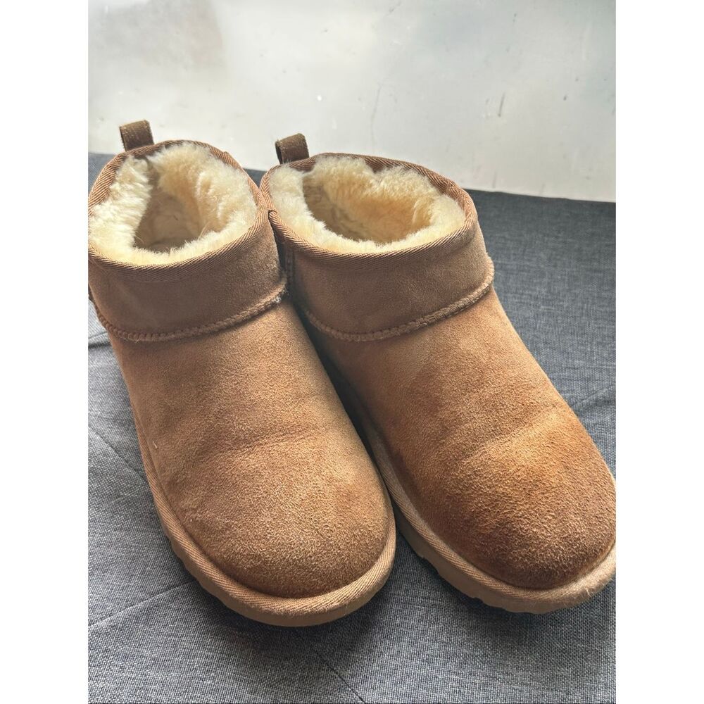 UGG minis in chestnut